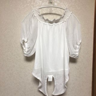 F254 未使用　オフショルダー　ホワイト　リボン　トップス　レディース　服(Tシャツ(半袖/袖なし))