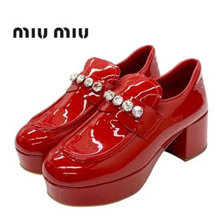 ミュウミュウ(miumiu)のミュウミュウ MIUMIU ローファー 革靴 靴 シューズ パテント レッド 未使用 ヒールローファー パンプス ビジュー(ローファー/革靴)