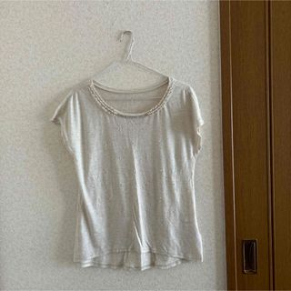 ペイトンプレイス(Peyton Place)の【中古品】レディース トップス Tシャツ ビジュー付き オフホワイト Mサイズ(カットソー(半袖/袖なし))