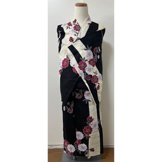 呉服屋購入.定価25000円】 浴衣　ゆかた 黒×生成り　粋な桜柄　綿 洗濯可(浴衣)