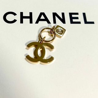 CHANEL - CHANEL　ホリデー限定  CCロゴ　チャーム  ノベリティー