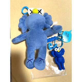 バッグアクセサリーぬいぐるみKAWS セサミブルー(キャラクターグッズ)