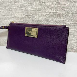 マイケルコース(Michael Kors)のマイケルコース　カード入れ　ポーチ　紫　ロゴ　ウォレット　マルチ　財布　美品(財布)