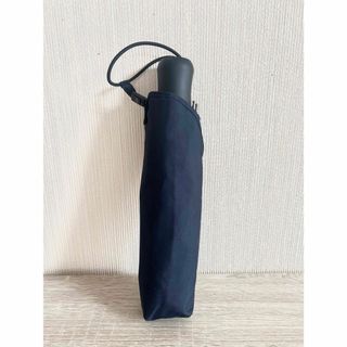 ユニクロ(UNIQLO)のUNIQLO カットコンパクトアンブレラ 55cm ネイビー　傘　UVカット(傘)