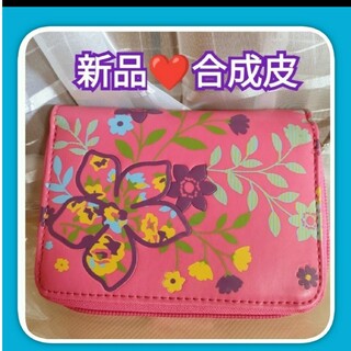 新品未使用 ★レディース二つ折り財布合成皮革　お花と蝶々　ピンクの財布