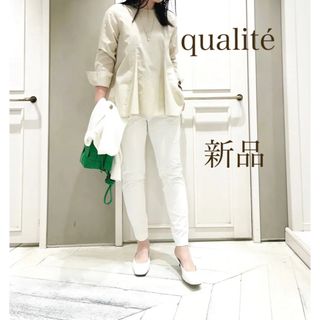 qualite - 新品タグ付き☆qualité カリテ　サークルフレア　ブラウス　ベージュ　F