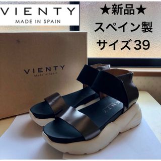 ★新品★スペイン発　VIENTY　厚底サンダル　ブラック　メタリック　サイズ３９(サンダル)