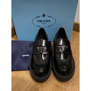 プラダ(PRADA)のPRADA プラダ チョコレート ブラッシュドレザー ローファー(ローファー/革靴)