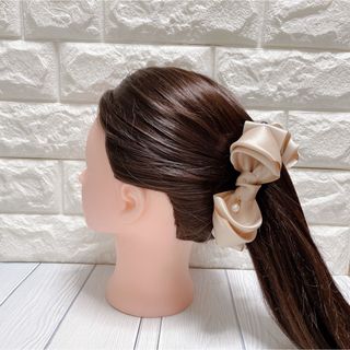 【パール付サテンリボンクリップ】ヘアアクセサリー　可愛い　上品　高見え　お呼ばれ(バレッタ/ヘアクリップ)