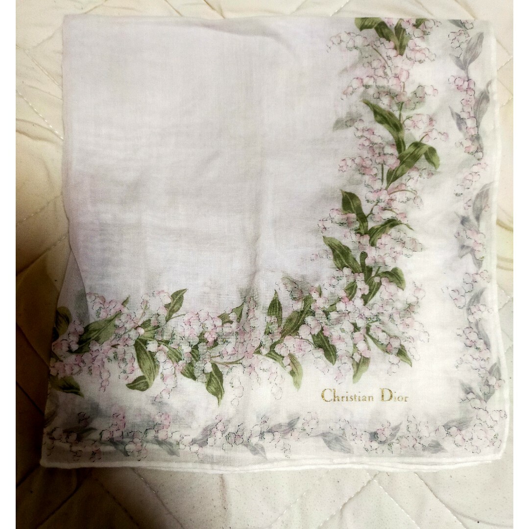 Christian Dior - 最終値下げ!Christian Dior☆白色花柄ハンカチ Christian Dior - 最終値下げ!Christian Dior☆白色花柄ハンカチ