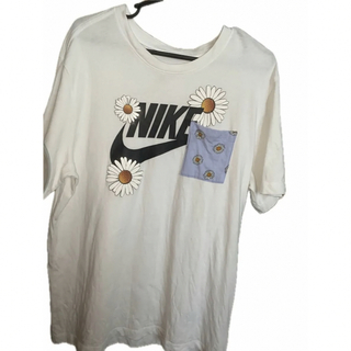 ナイキ(NIKE)の✨️NIKE✔Tシャツ 白 花 マーガレット 胸ポケット デカロゴ(Tシャツ/カットソー(半袖/袖なし))