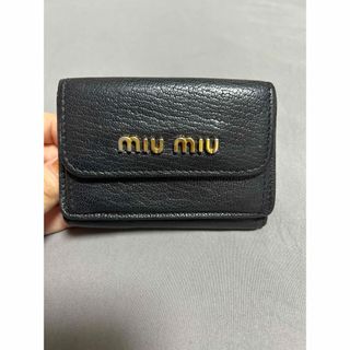 miumiu - 【大人気】miumiu マドラス レザー 三つ折り ミニ 財布 ブラック