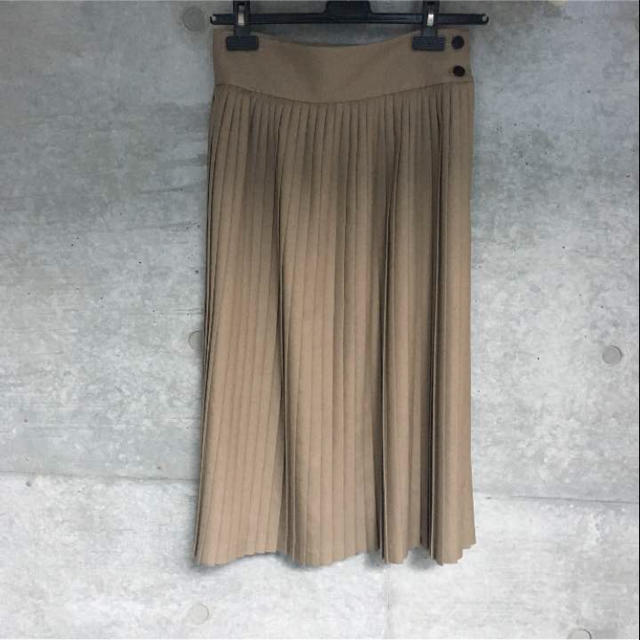 HYKE(ハイク)のHYKE ハイク プリーツスカート 1 ベージュ  レディースのスカート(ひざ丈スカート)の商品写真
