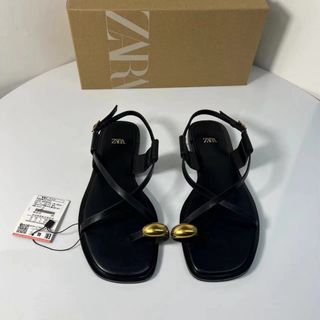 ザラ(ZARA)のZARA 新品 メタルトリム ストラップ フラットスライドサンダル(サンダル)