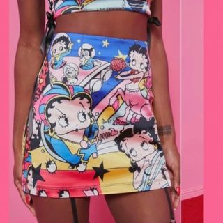 ベティブープ(Betty Boop)の【タグ付き新品 XS】ベティちゃん総柄ミニスカート(ミニスカート)