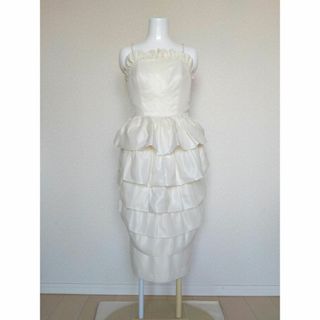 ホワイトドレスのセット(ミディアムドレス)