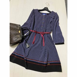 バーバリーブルーレーベル(BURBERRY BLUE LABEL)の美品　バーバリー　ブルーレーベル　ワンピース　柄　ネイビー(ひざ丈ワンピース)