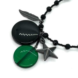 トクコプルミエヴォル(TOKUKO 1er VOL)のTOKUKO 1er VOL(トクコ・プルミエヴォル) ネックレス美品  - プラスチック×金属素材 黒×グリーン×シルバー スター(星)/フェザー(羽)(ネックレス)