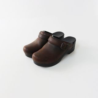 美品 ダンスコ dansko Ingrid イングリッド クロッグ オイルドサンダル  35/オイルドブラウン 22.5cm-23.0cm シューズ 【2400013889629】(サンダル)