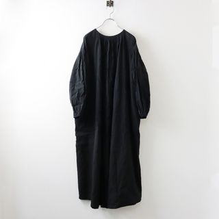 ネストローブ(nest Robe)の今季 美品 24SS ネストローブ nest Robe UpcycleLino 近江晒しメニーギャザードレス F/ブラック バンドカラー リネン-. 【2400013901017】(その他)