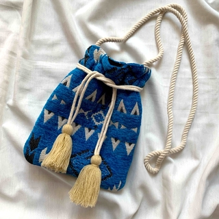 【未使用に近い】インド刺繍巾着　ショルダーバッグ　柄　巾着BAG ブルー系(ショルダーバッグ)