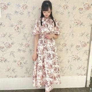 evelyn - 【ほぼ新品】 evelyn / エブリン 花柄 パフ袖 ワンピ