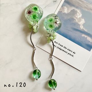 no.120  イヤリングorピアス〈水中花❋グリーン〉(ピアス)