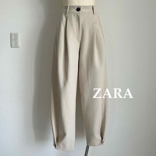 ザラ(ZARA)のZARA ダーツディテールキャロットフィットパンツ(カジュアルパンツ)