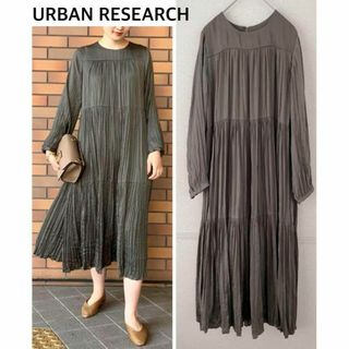 アーバンリサーチ(URBAN RESEARCH)のURBAN RESEARCH ランダムプリーツティアードワンピース カーキー(ロングワンピース/マキシワンピース)