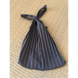 ISSEY MIYAKE - 丘の上の　プリーツバッグ