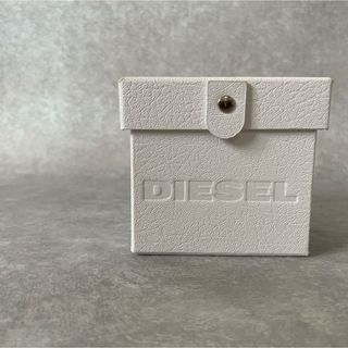 ディーゼル(DIESEL)のDIESEL ディーゼル　時計　 空箱　白　クッション付き(腕時計(アナログ))