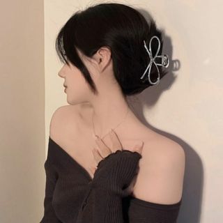 ヘアアクセ　リボン　ヘアバンズ　シルバー　ヘアクリップ　ヘアアクセサリー(バレッタ/ヘアクリップ)