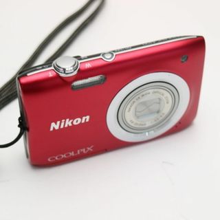 ニコン(Nikon)の超美品 COOLPIX A100 レッド M111(コンパクトデジタルカメラ)