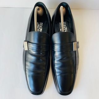 サルヴァトーレフェラガモ(Salvatore Ferragamo)の【美品】 サルバトーレ フェラガモ 黒 ローファー 25cm 除菌・消臭済み(ドレス/ビジネス)