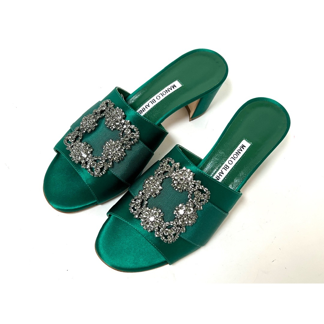 MANOLO BLAHNIK - MANOLO BLAHNIK マノロブラニク ハンギシ ミュール サンダル MARTANEW STIN BGRN サテン グリーン サイズ：38 319-1037-0004 美品