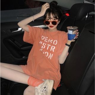 【残りわずか】トップス　フリー　爆売れ　英字プリント　ゆったり　オレンジ色　(Tシャツ(半袖/袖なし))