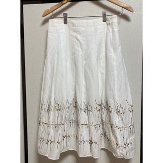 コルディア(CORDIER)の白の刺繍のスカート(ロングスカート)