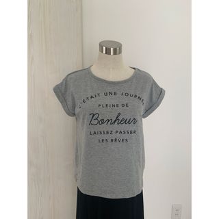 アーヴェヴェ(a.v.v)のａ.v.v  Ｔシャツ(Tシャツ(半袖/袖なし))