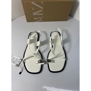 ザラ(ZARA)のZARA 新品 メタルトリム ストラップ フラットスライドサンダル(サンダル)