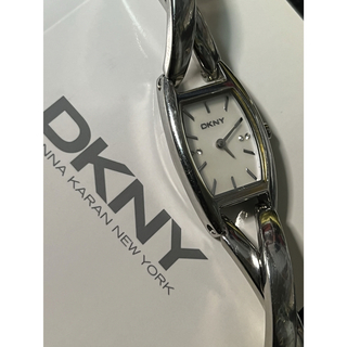 DKNY - ★ DKNY 大人の 小顔 4Pダイヤ 樽型 レディース腕時計 ★保管品
