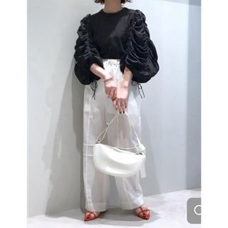 ビューティアンドユースユナイテッドアローズ(BEAUTY&YOUTH UNITED ARROWS)の★美品　アダムエロペ  ギャザースリーブTシャツ　ブラック　フリル袖(Tシャツ(長袖/七分))