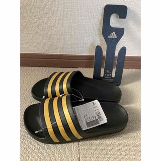 アディダス(adidas)の【新品】アディダス シャワーサンダル アディレッタ 24.5cm(サンダル)