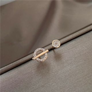 【大人気】レディース キラキラ ピアス ゴールド スタッドピアス アシンメトリー(ピアス)