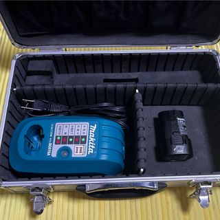 Makita - マキタ 7.2V バッテリー BL7010  充電器  DC07SA ケース