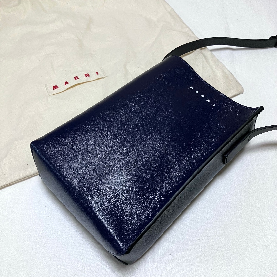 MARNI - 新品 23aw MARNI ショルダーバッグ 黒 紺 レザー 5937