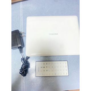 トウシバ(東芝)の東芝ポータブルDVDプレーヤー TOSHIBA SD-P710SW WHITE(DVDプレーヤー)