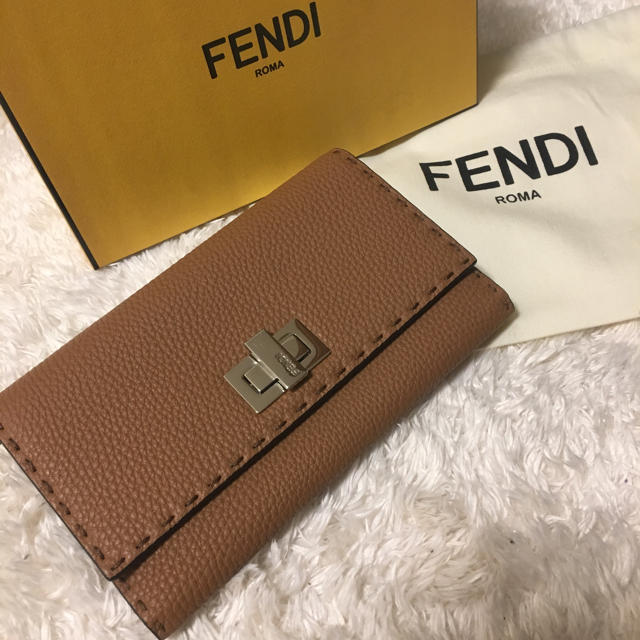 FENDI - FENDI ピーカブー 長財布