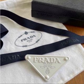 PRADA - プラダ　ホワイトブローチ　PRADA 