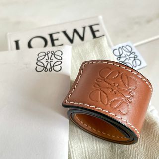 ロエベ(LOEWE)のLOEWE ロエベ スラップ・ブレスレット アナグラム レザー ブラウン 茶(ブレスレット/バングル)