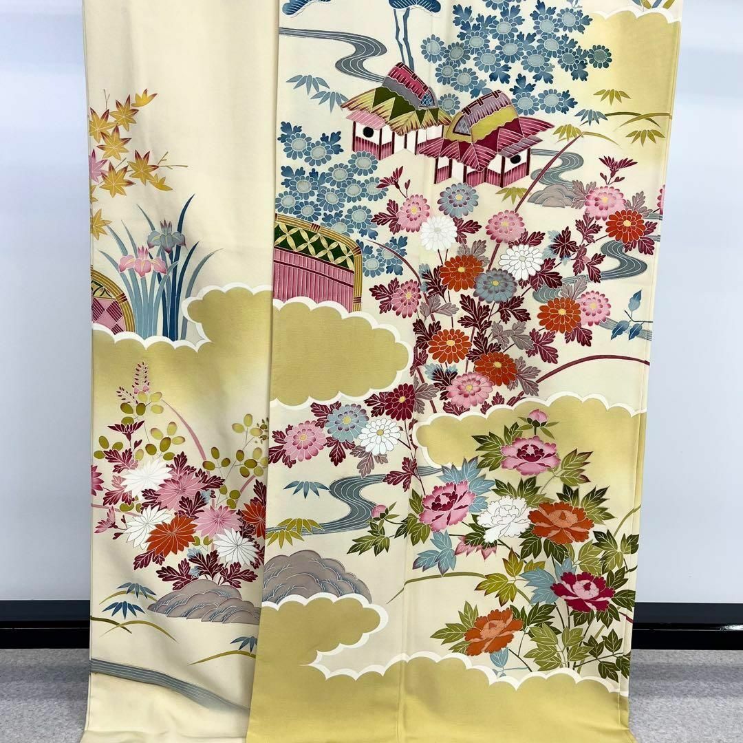 訪問着 作家物 美しい花模様 雲に流水 友禅 金彩 薄卵色 K-3737 訪問着 作家物 美しい花模様 雲に流水 友禅 金彩 薄卵色 K-3737